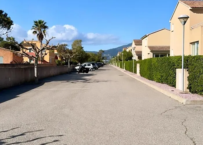 Maison En Bord De Mer, De La Marana En Corse בורגו